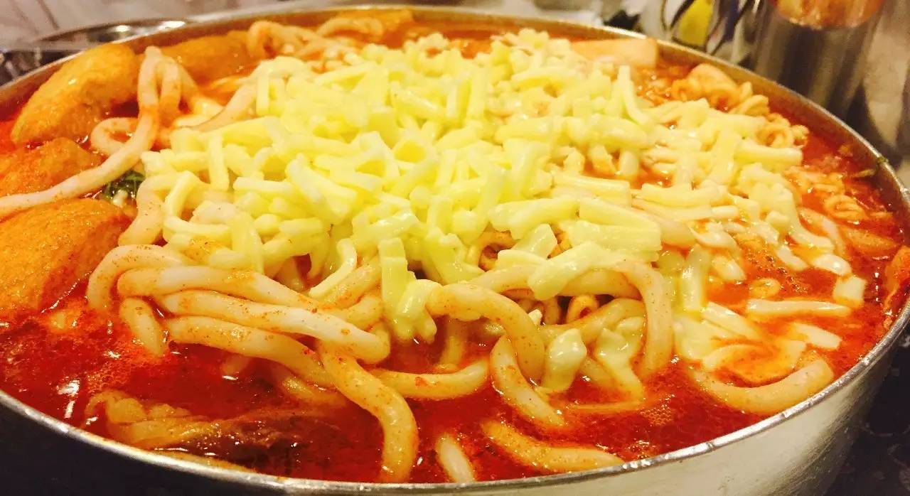 想走在有酒有肉的下沙街道，回忆无忧无虑的大学时光