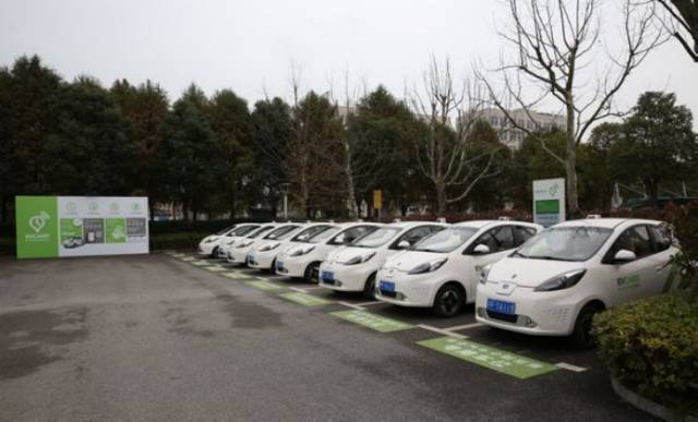 还想着攒钱买车呢?现在流行APP租车,没车的进来看!