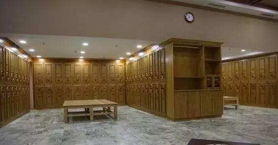 一起泡温泉的奢侈的享受,夏日一起泡温泉