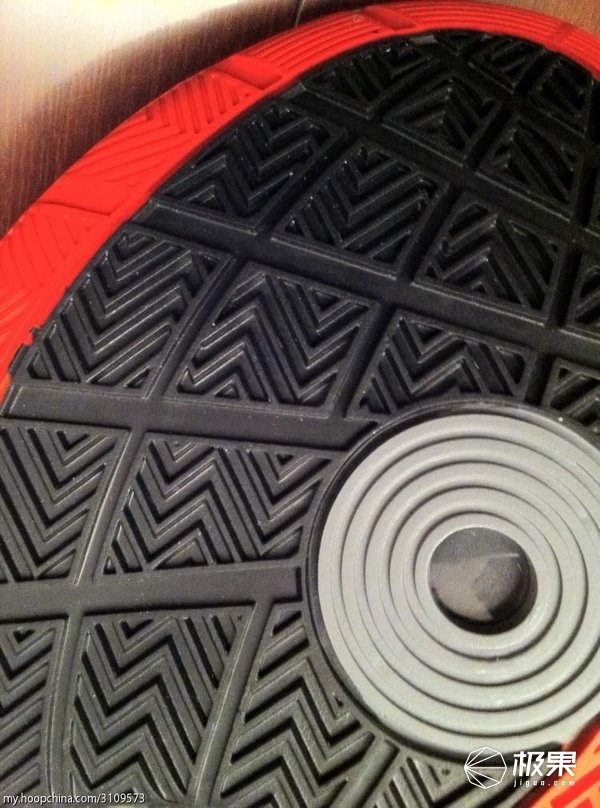 你从不注意的鞋底花纹，却成了乔丹科比封神的“秘密”