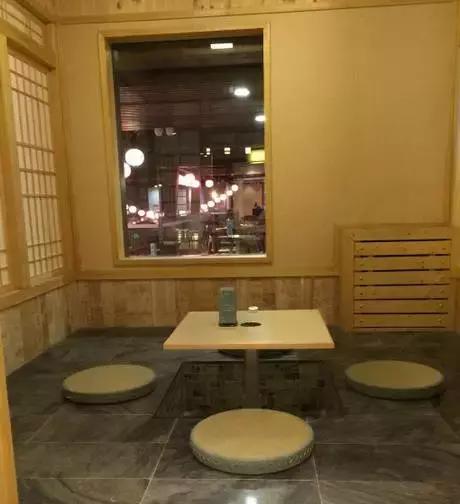 一起泡温泉的奢侈的享受,夏日一起泡温泉