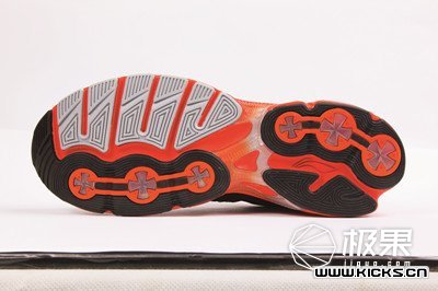 你从不注意的鞋底花纹,却成了乔丹科比封神的“秘密”