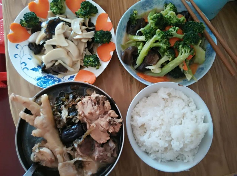 福州这位月嫂不得了！所有档期开年就没了雇主带着锦旗来致谢