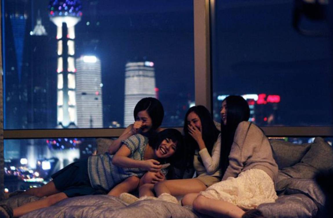 身边有像顾里一样的朋友,有个很有钱的异性朋友