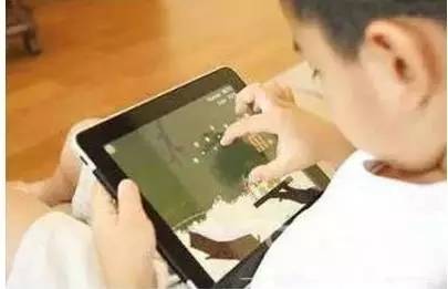 滨江名医说健康丨经常低头看手机的都来看看,朱教授教你预防“手机脖”!