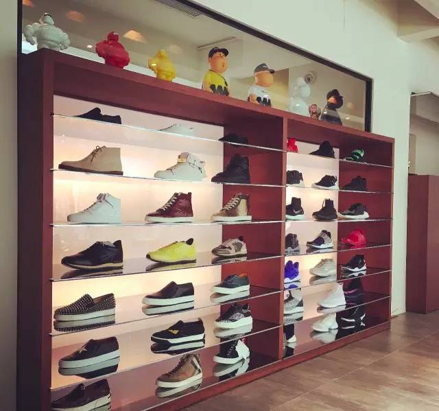 娼潵娼叮鏈嶉グ,娼潵娼叮绮惧搧绔ヨ姗辩獥