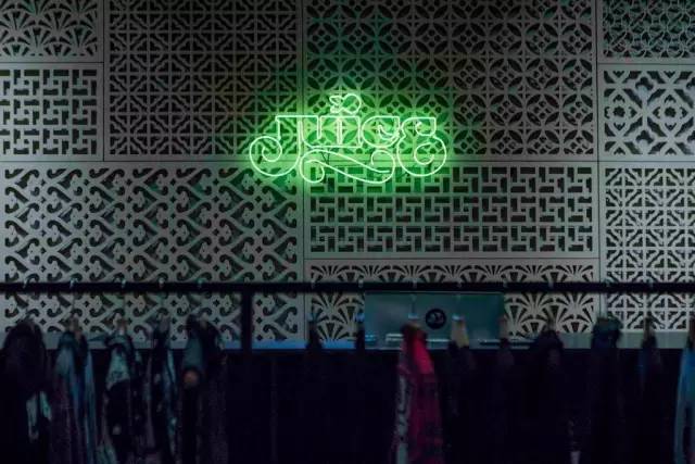 娼潵娼叮鏈嶉グ,娼潵娼叮绮惧搧绔ヨ姗辩獥