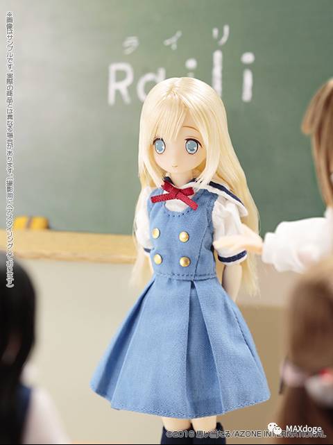 azone娃娃大小,放在手心里的娃娃