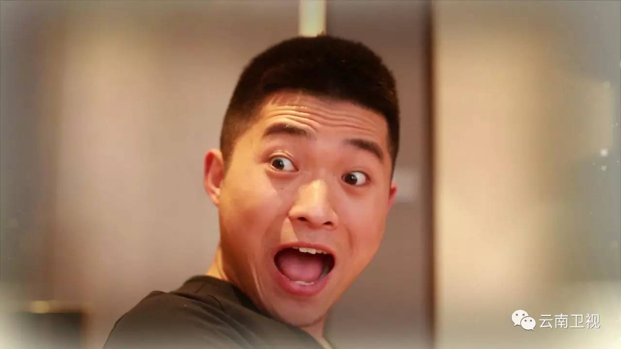 被罚跪键盘的女生,侦探汤姆被女友罚跪键盘