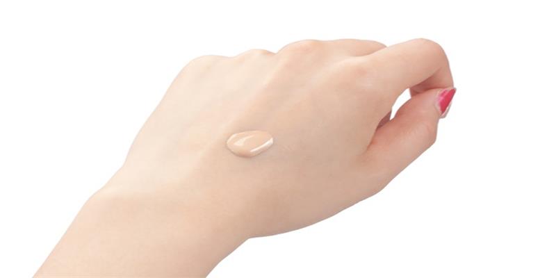 第一次用一款新的粉底液起痘 (不容易起痘痘的粉底液)