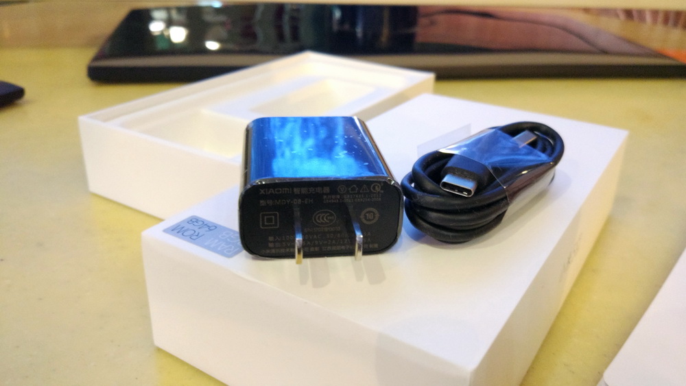 这是一部真小米手机，又轻又薄的小米手机5c