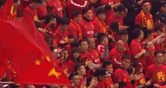 让我流下眼泪的不止昨夜的酒,让我流下眼泪的不止是昨夜的酒