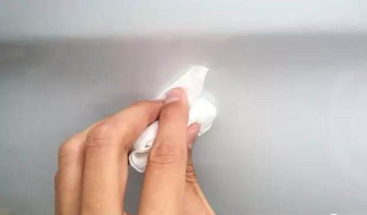 车上的残留胶怎么去除小窍门,车身残留的蜡怎么清洗