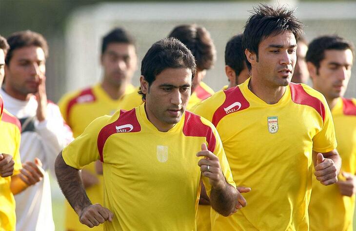 攻势足球冒险抢三分or五后卫战术守一分？选择权交给里皮！