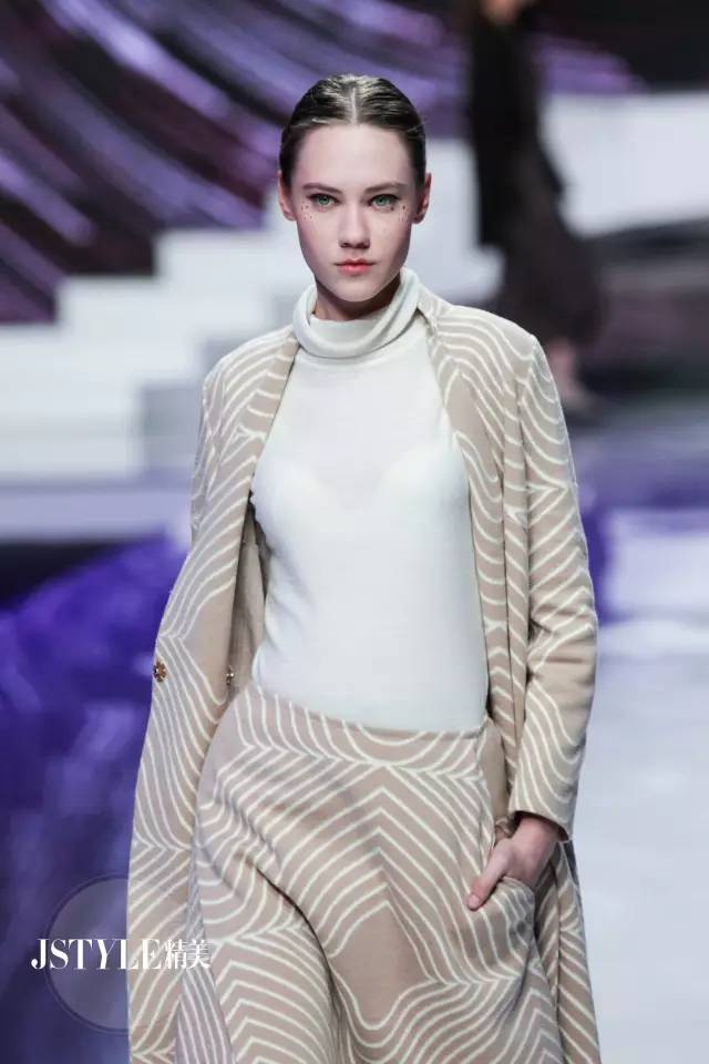 JSTYLE精美现场直击时装周：波点、星座放肆玩一把！