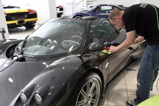 就算你月薪5万又怎样，在这儿也只够洗次车