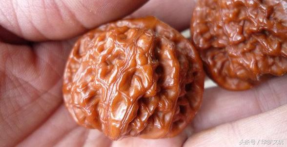 文玩核桃包浆初期是什么样子的,核桃文玩为什么要刷