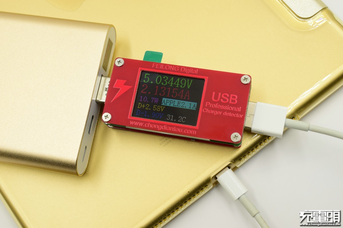 爱国者n1移动电源评测,爱国者金色电源