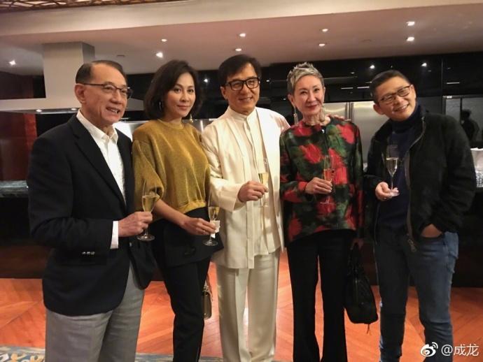 成龙和卢惠光同框,卢惠光成龙决裂