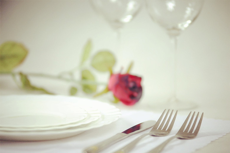 我参加大胃王比赛因食量大成名人，没想到却因此吃出个高富帅男友