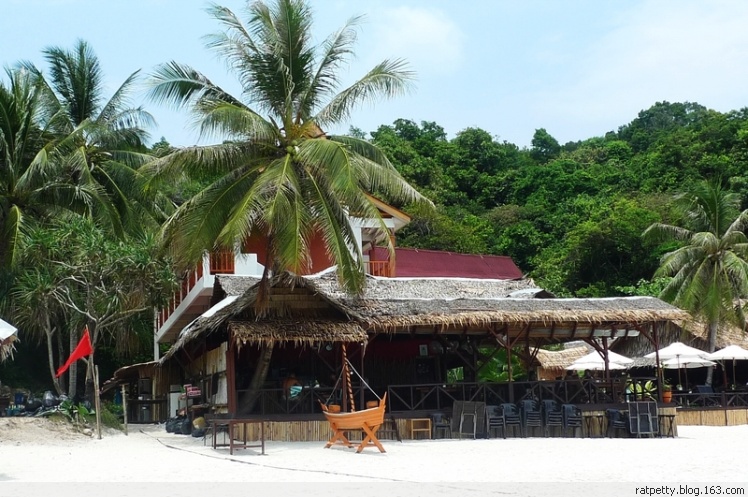 在孤独小岛上追蜥蜴、为岛民演奏音乐、玩浮潜、品冰咖啡，好享受