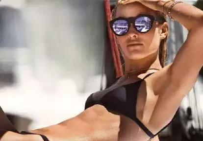 多带几件小物妥妥提升旅行幸福感,周末出游必备的三件单品