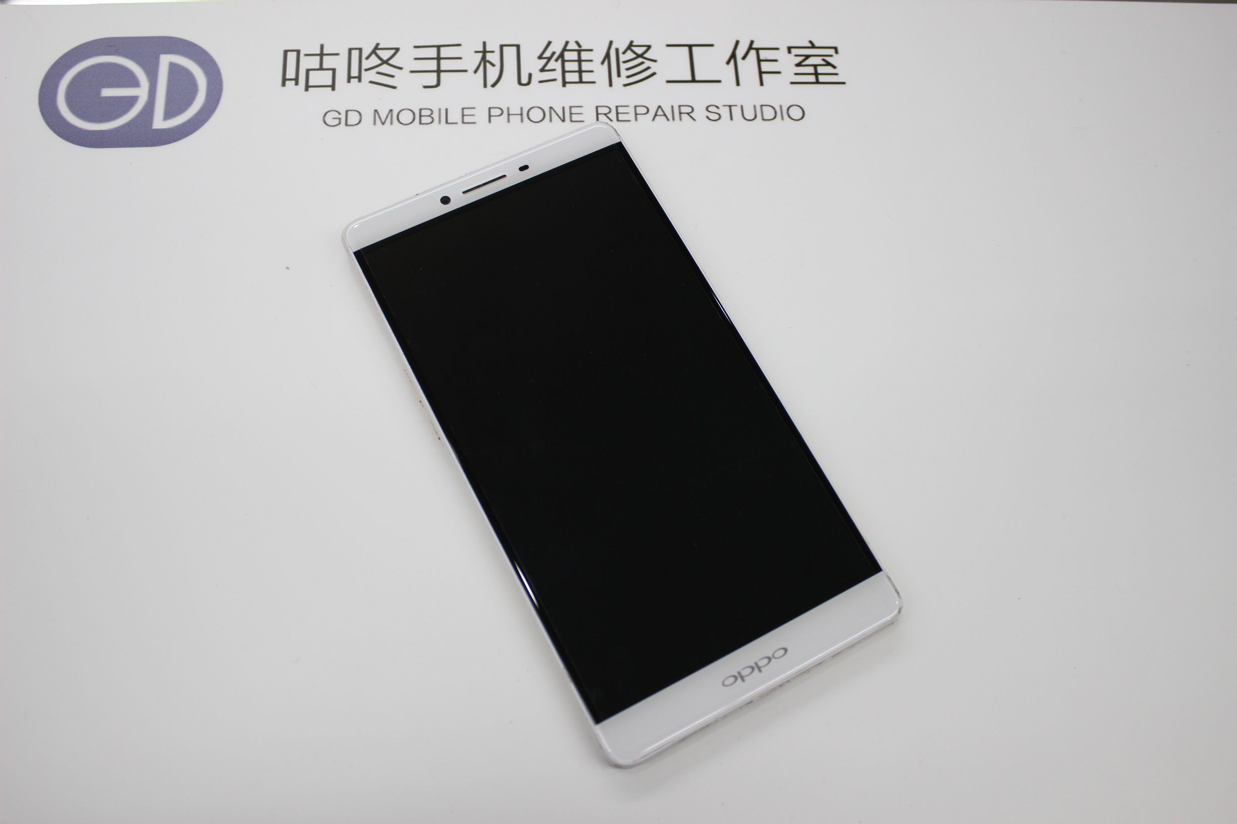 手机屏幕维修换屏怎么不被坑,手机屏幕维修和更换的区别