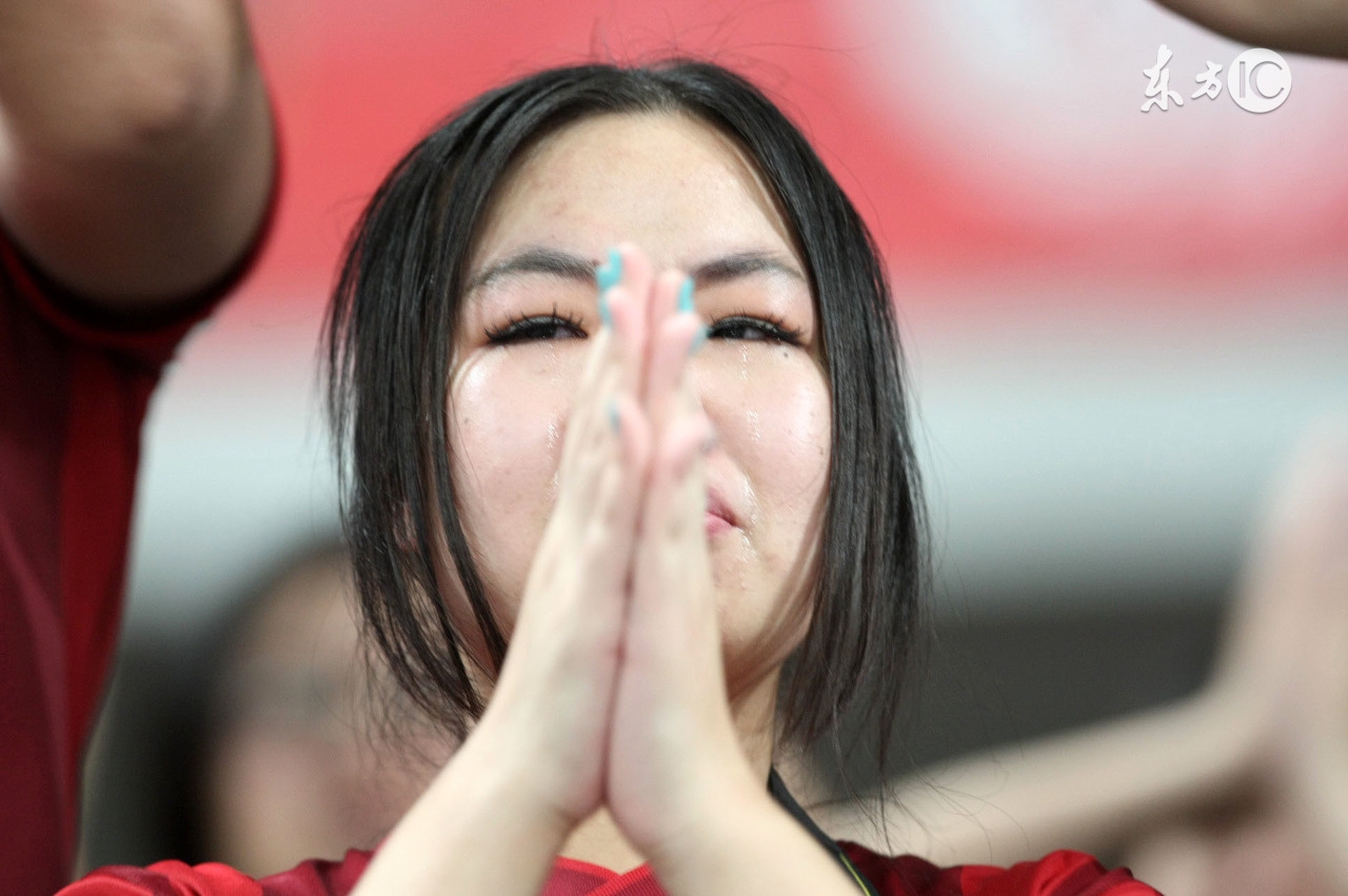 中超比赛女球迷,中超开赛现场观众