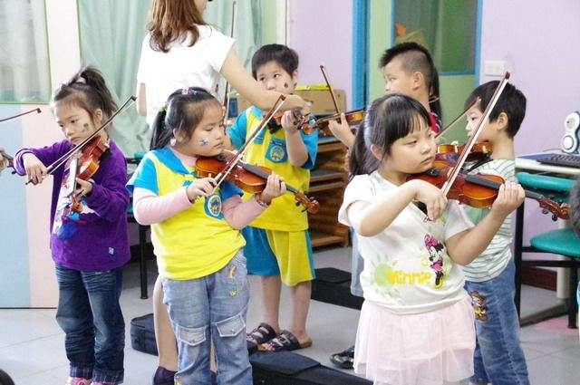 当孩子与人攀比家长怎么说,家长攀比怎么教育孩子