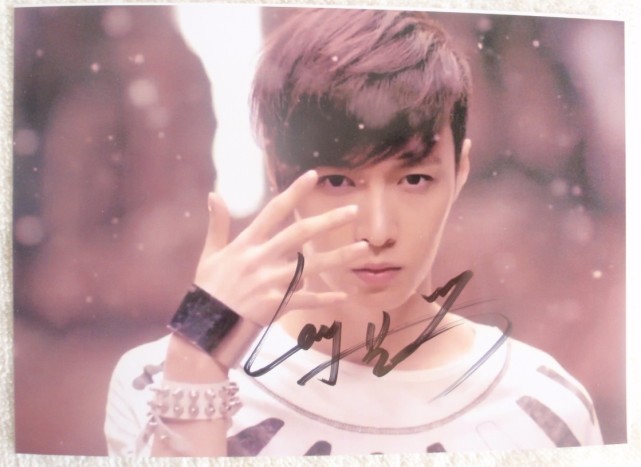 明星签名谁最酷?杨紫看起来像李好范冰冰霸气杨幂跟平时差不多