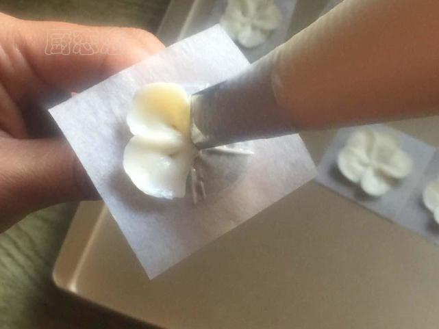 蛋糕裱花零基础教程新手,蛋糕裱花入门教程新手