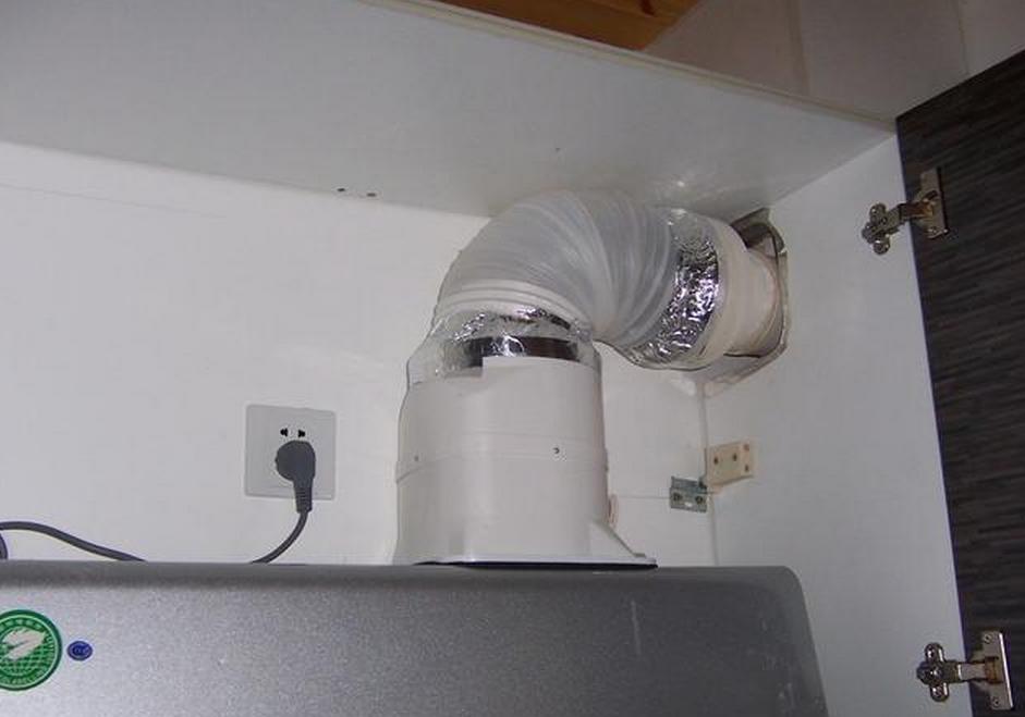 老公不过在厨房装了块东西再也没油烟，邻居竟天天跑来问秘诀！