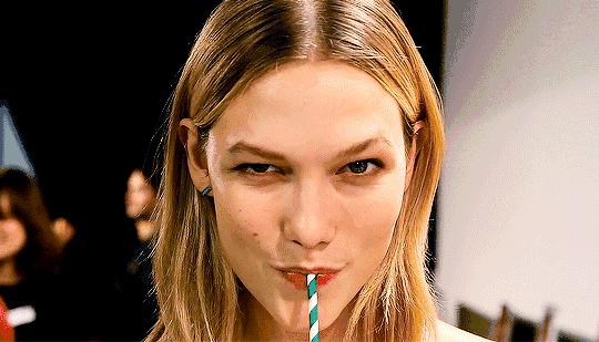 倪妮同款丝巾,赵薇钟爱精简风搭配