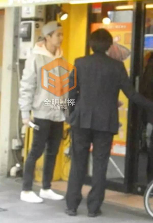 厉害了！鹿晗与神秘地陪同游东京3小时，还惹出了大动静！