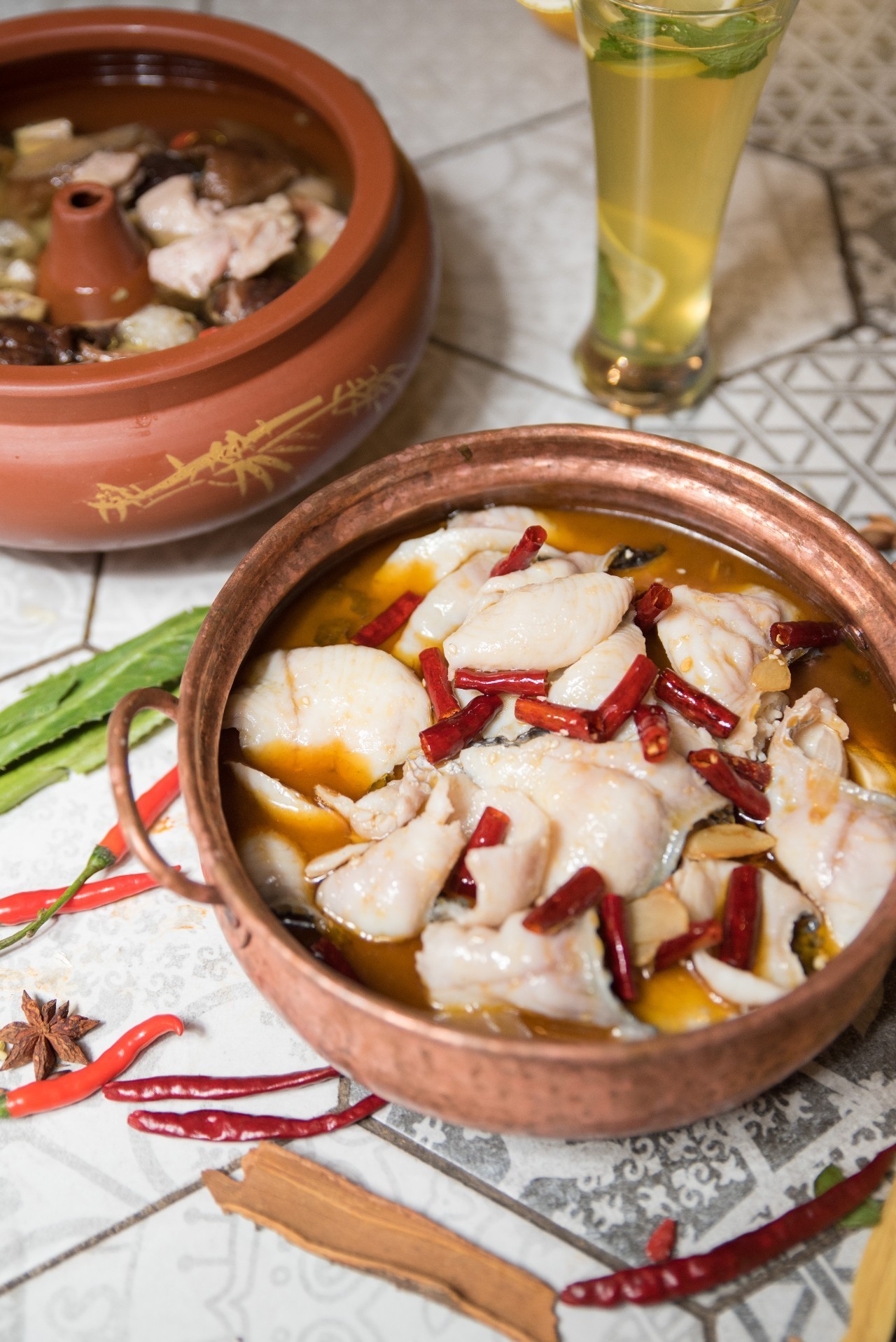 在丽江那一口“好喝到要*天升**”的汽锅鸡，让我开始了“寻找上海最好吃的云南菜”之旅！