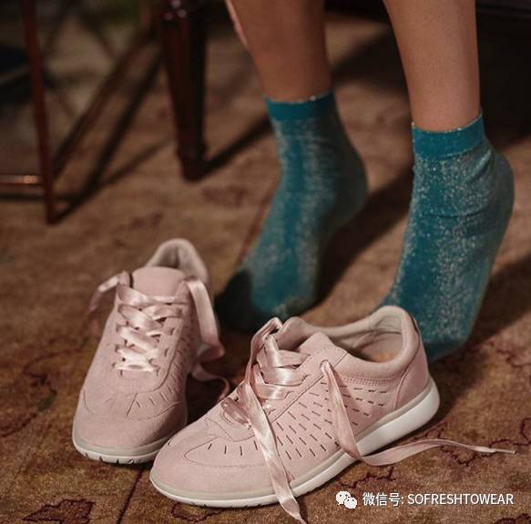 ugg鞋穿搭,ugg变黑色