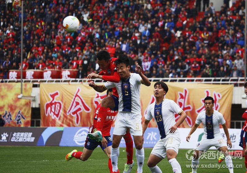 特鲁西埃亮相看台2017中国足协乙级联赛西安开幕