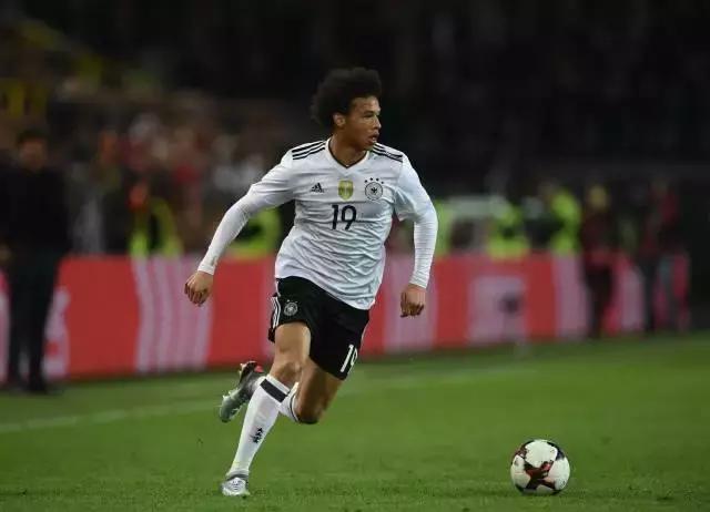 他们都穿什么篮球鞋,他们穿着什么用英语怎么说