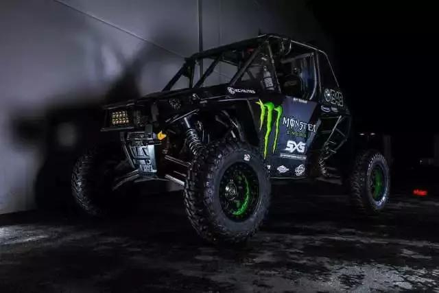 你们都是来看赛车，我来看的是会移动的几个亿！