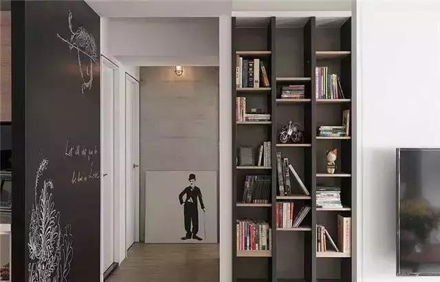 换鞋在门外好还是在玄关里好,入户玄关坐着换鞋对着门是否好