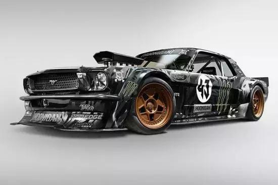 你们都是来看赛车，我来看的是会移动的几个亿！