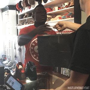 只有穿正代AJ你才能排号买新AJ，这是代理商们达成的共识