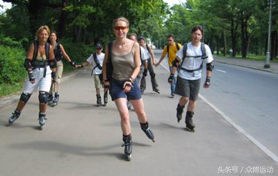 初学者最适合用什么款式的轮滑,初学轮滑的花样动作