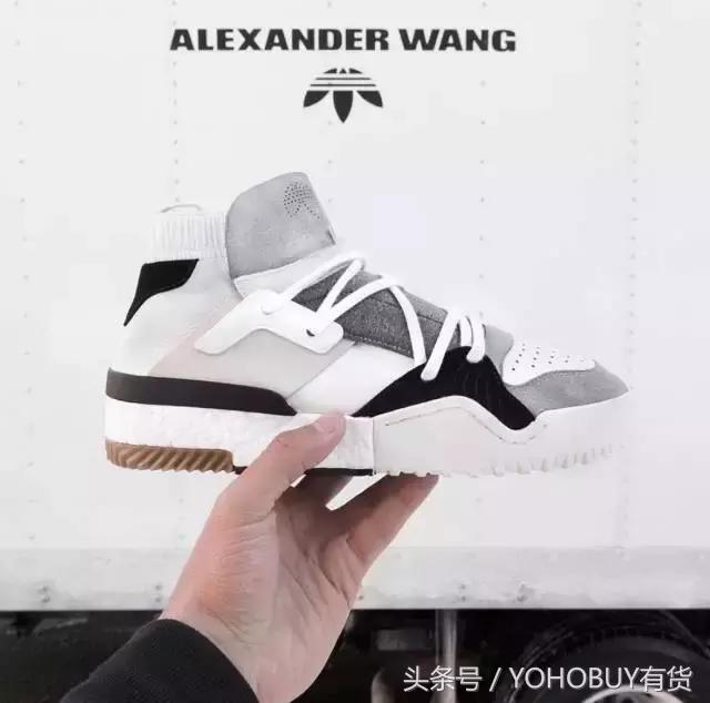这8双令直男羡慕拥有的女生专属Sneaker,你买了吗?