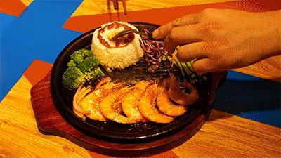 村书记不干了去加盟了个米高林铁板厨房，他是怎么想的呀