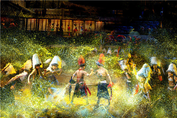 边城视频讲解,边城演出实景