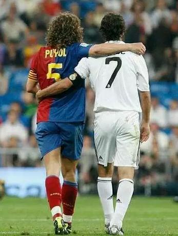 无兄弟不足球！足球不只有对抗，这些故事是否让你落泪？