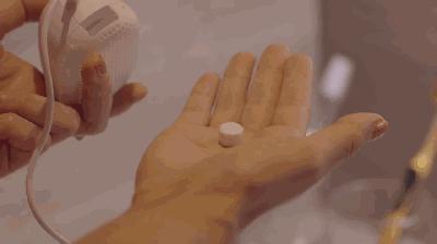 世界上最小的洗衣机来了!找个容器就能洗衣服,太方便啦!