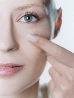 测戴哪种隐形眼镜好看,显眼睛大的隐形眼镜怎么选