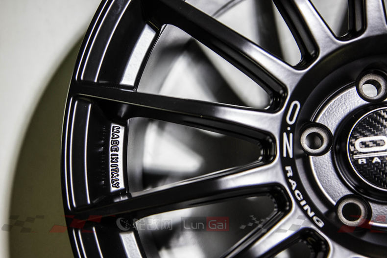勒芒经典——OZSuperturismoLM轮毂细节展示